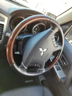 Mitsubishi Pajero V80 3.2 DI-D 2016 Silver