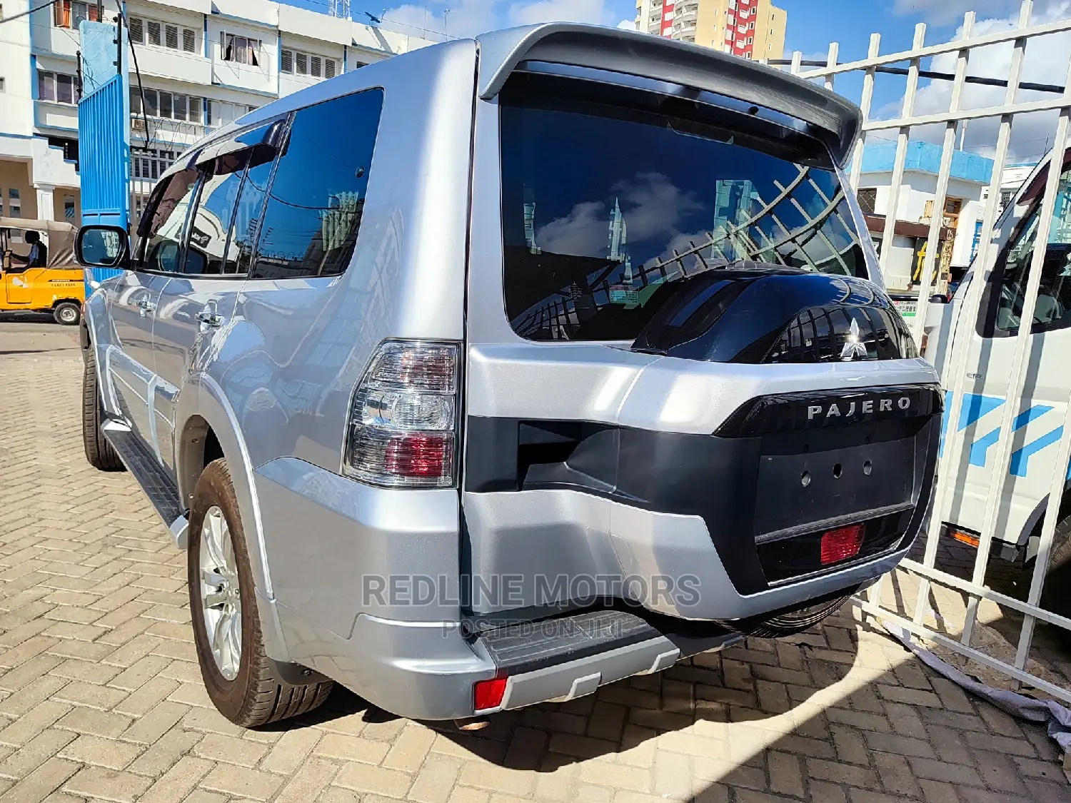 Mitsubishi Pajero V80 3.2 DI-D 2016 Silver