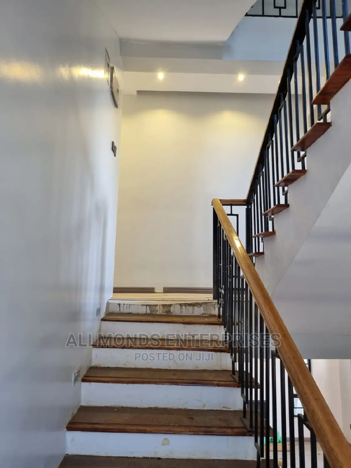 5bdrm Maisonette in Membley Estate for sale