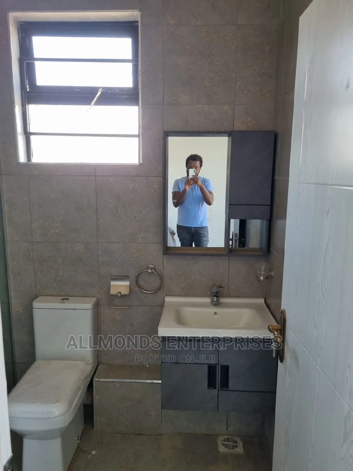 5bdrm Maisonette in Membley Estate for sale