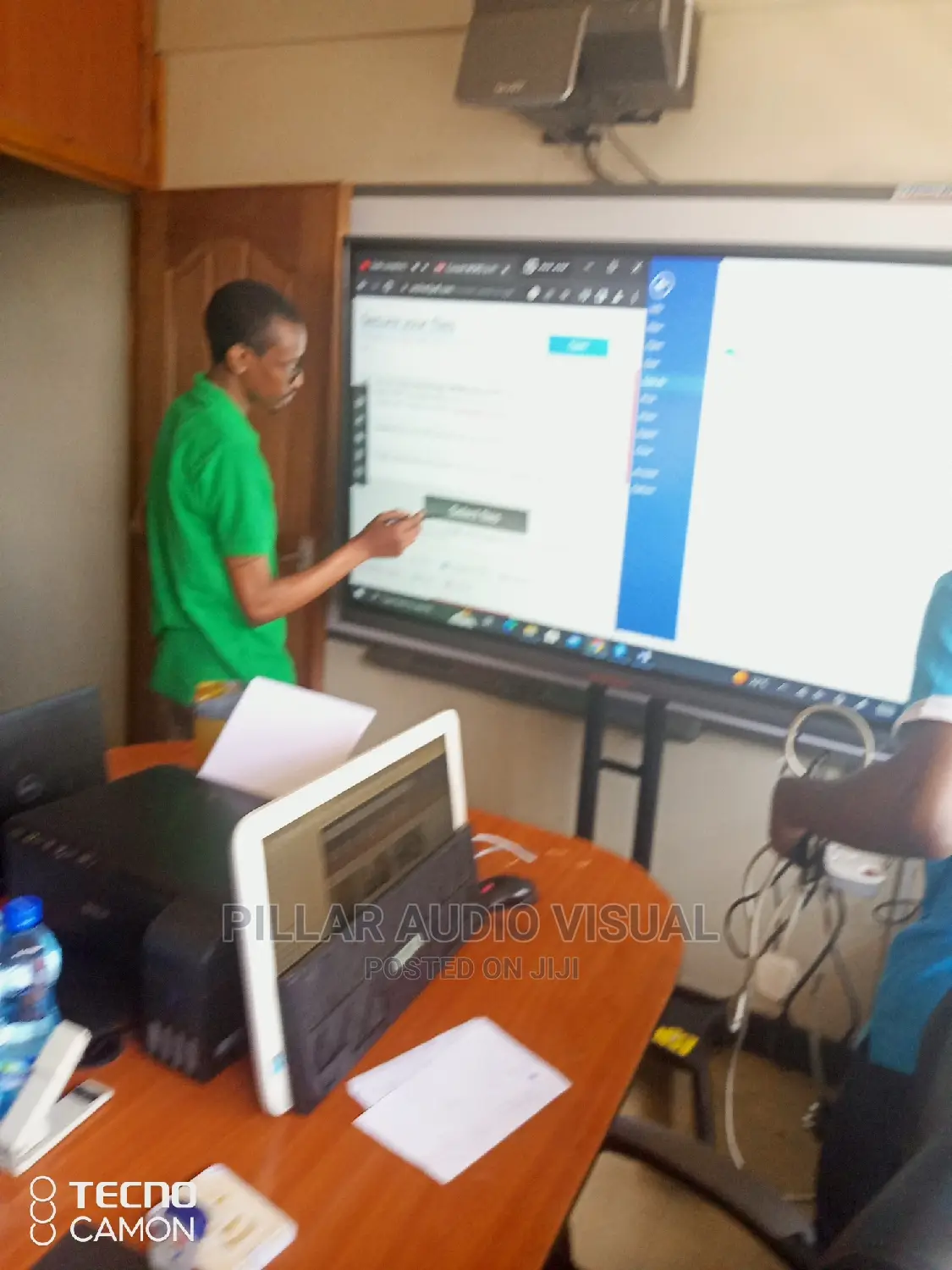 Advanced Interactive Screens for Lease