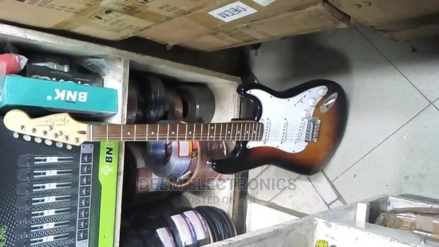 Rhythm Guitar Fender, 22 Frets (White, Brown)
