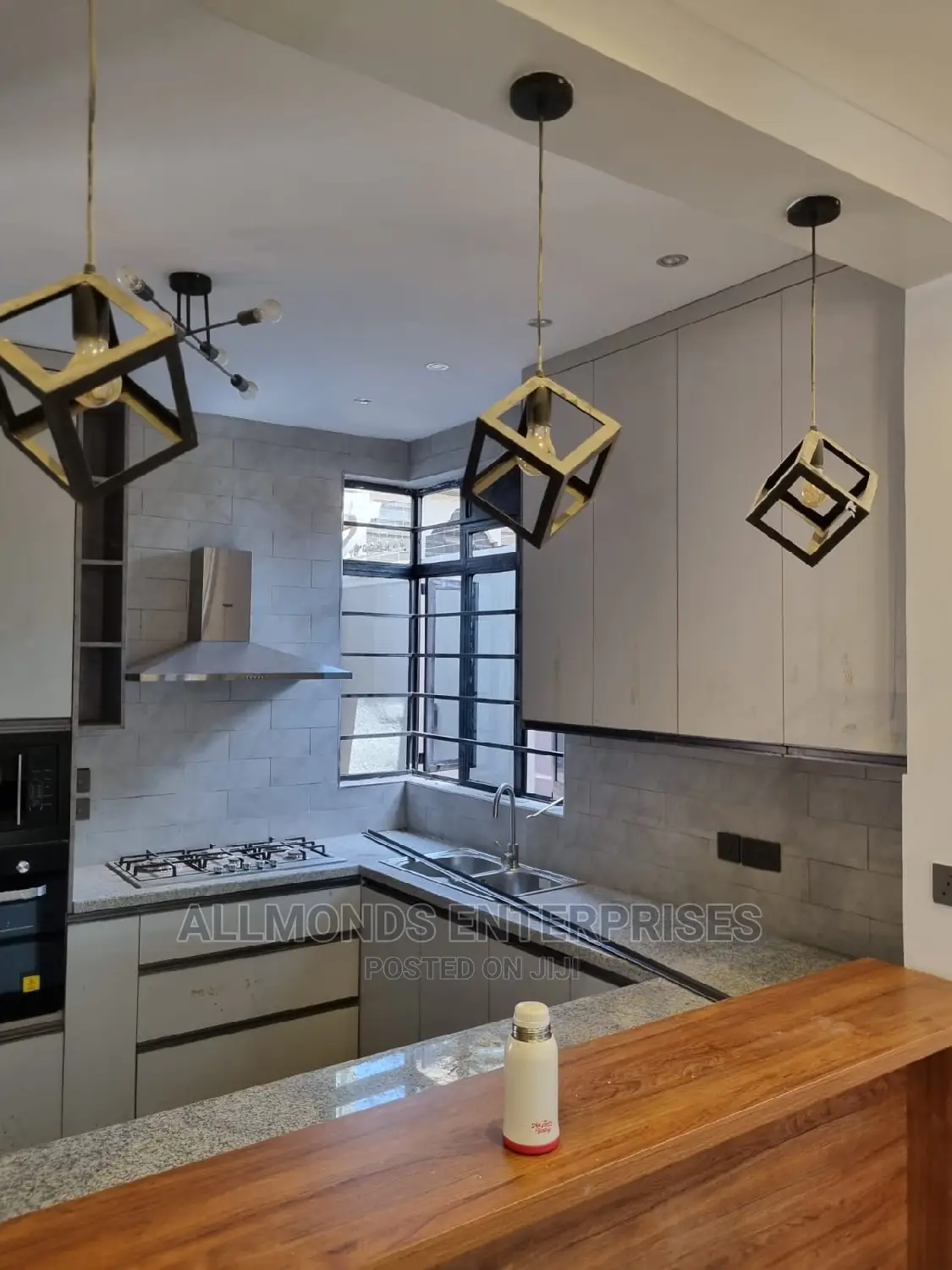 5bdrm Maisonette in Membley Estate for sale