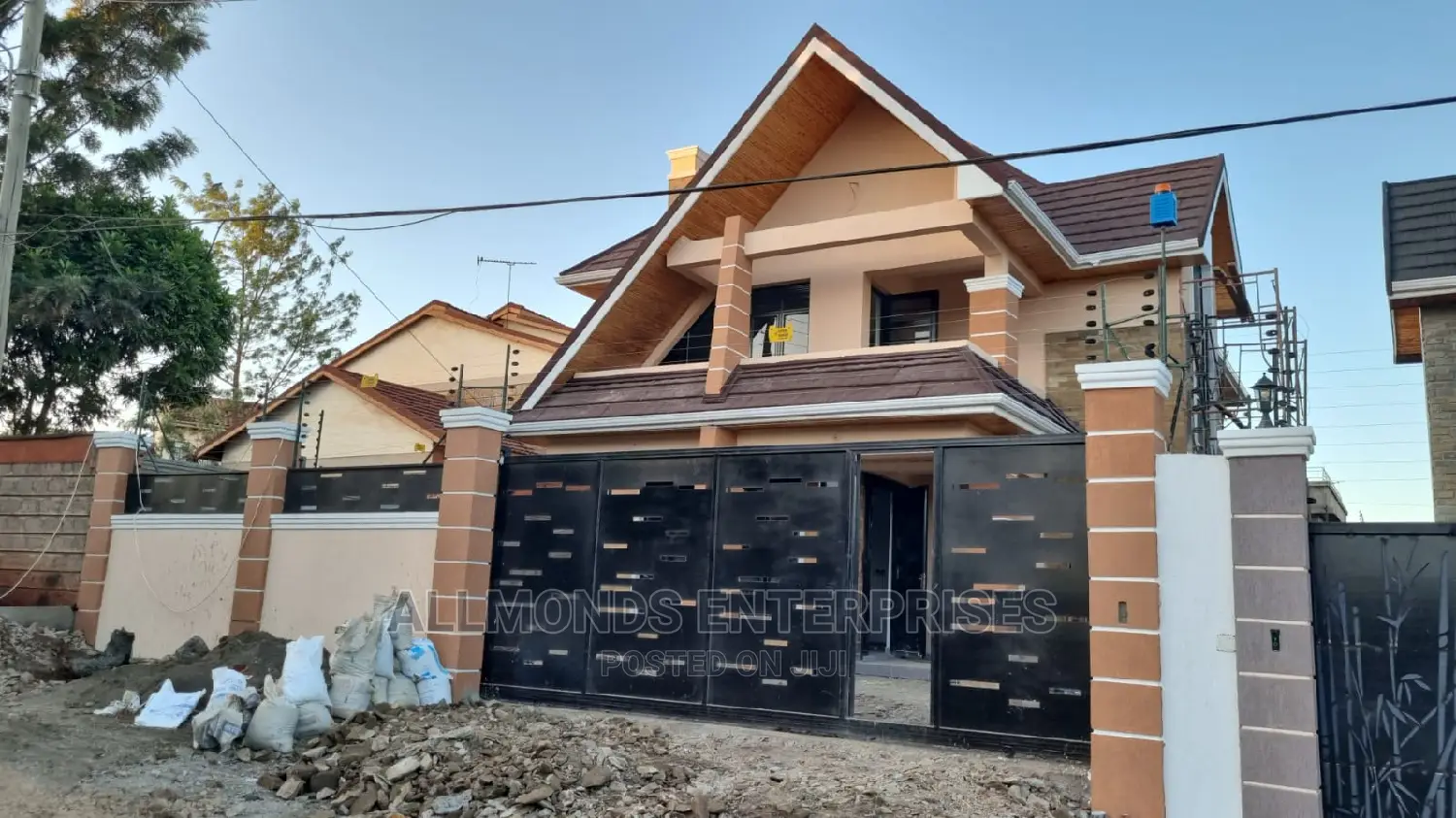 5bdrm Maisonette in Membley Estate for sale