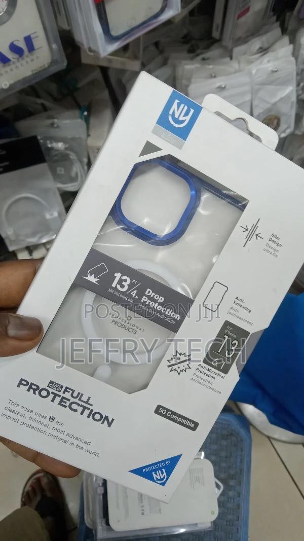 Clear Case With Colorful Grip Blue Edge for iPhone 13 - thumbnail 3