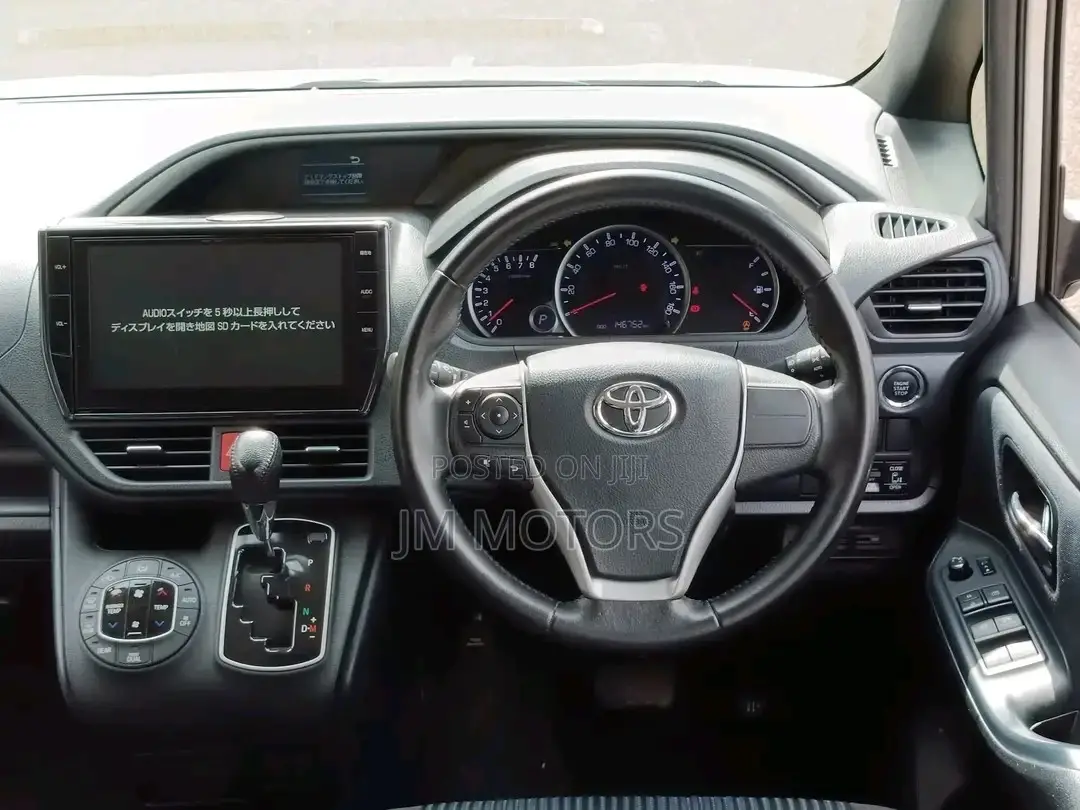 Toyota Voxy 2016 White