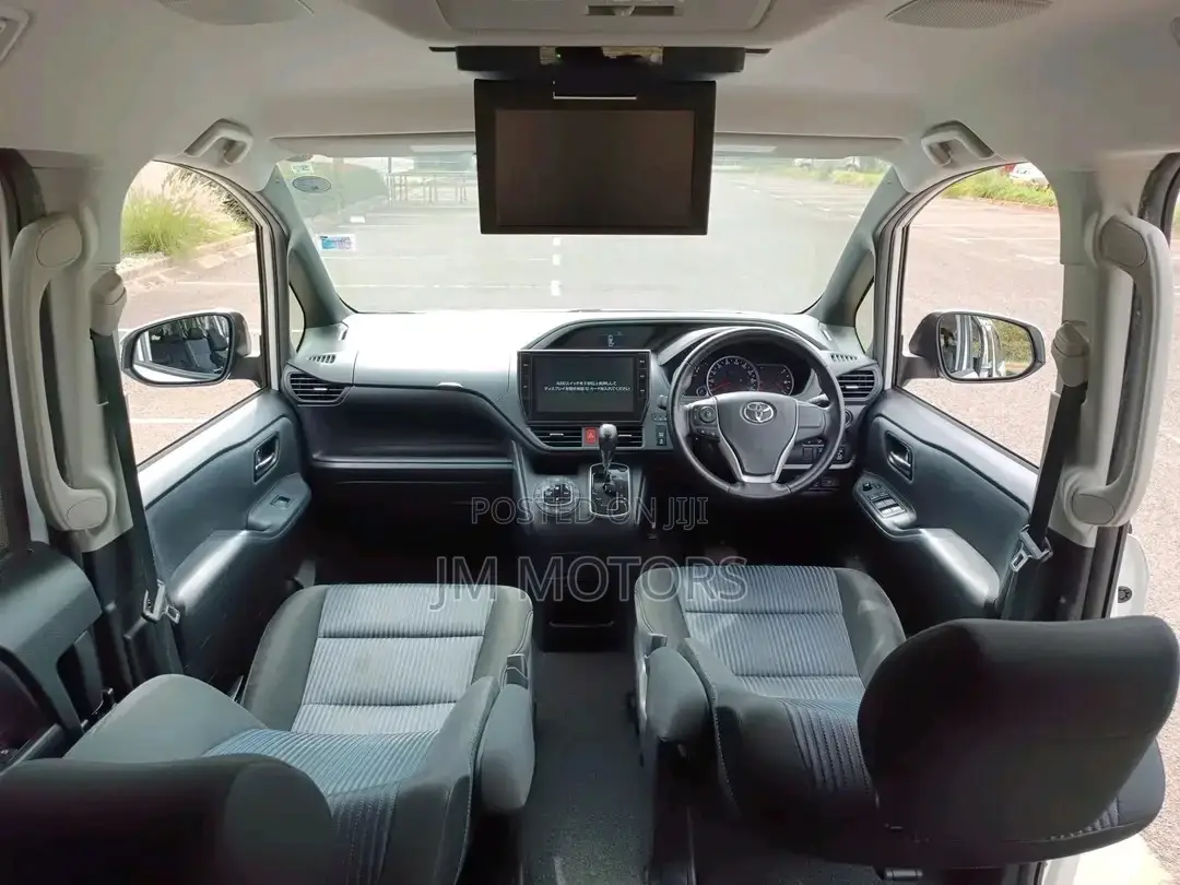 Toyota Voxy 2016 White