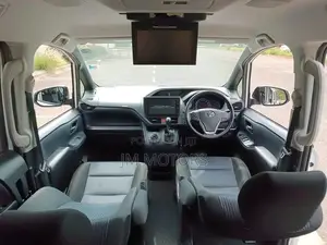Toyota Voxy 2016 White