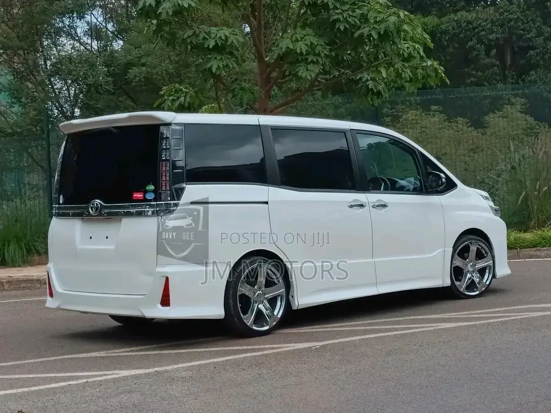Toyota Voxy 2016 White