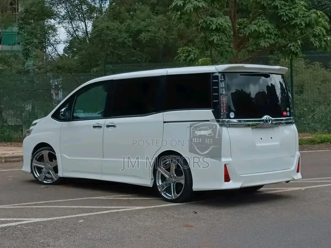 Toyota Voxy 2016 White