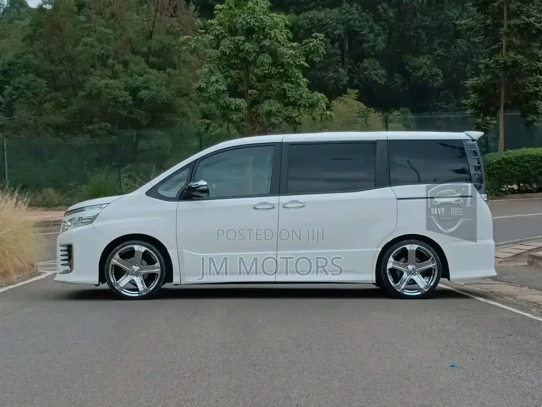 Toyota Voxy 2016 White