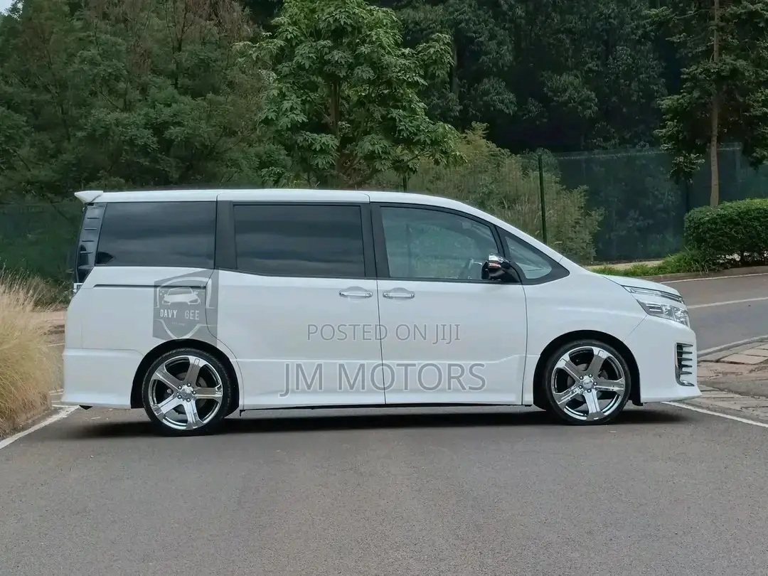 Toyota Voxy 2016 White