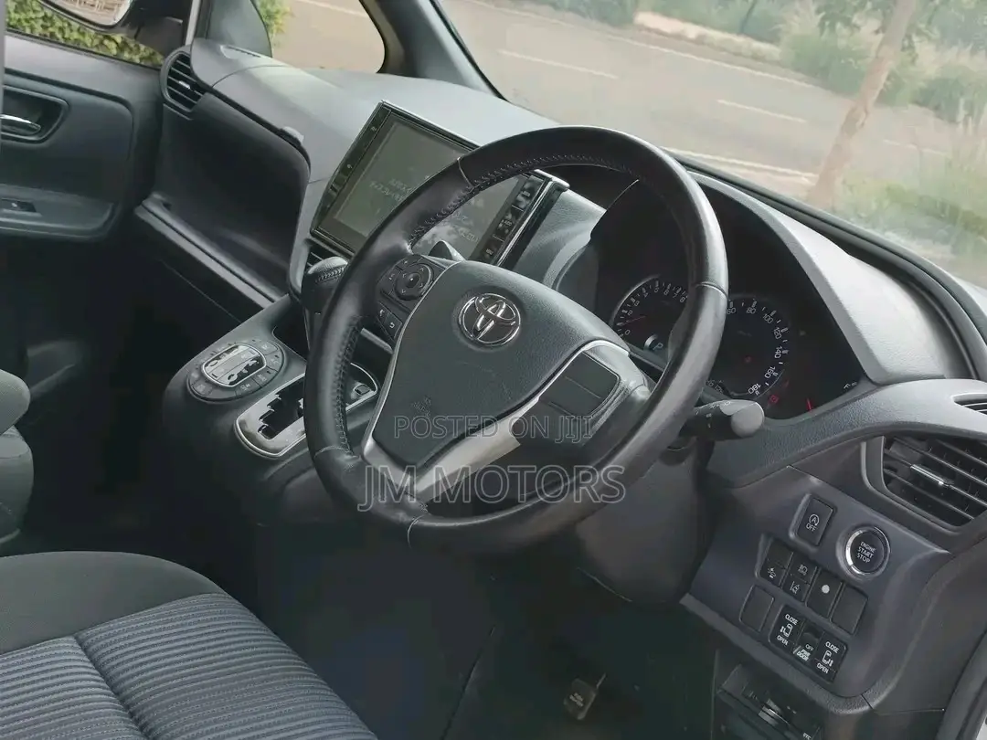 Toyota Voxy 2016 White