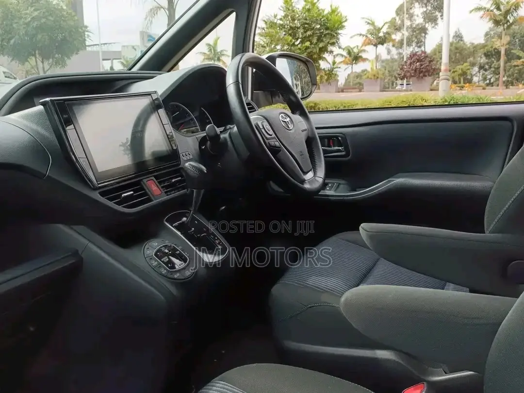 Toyota Voxy 2016 White