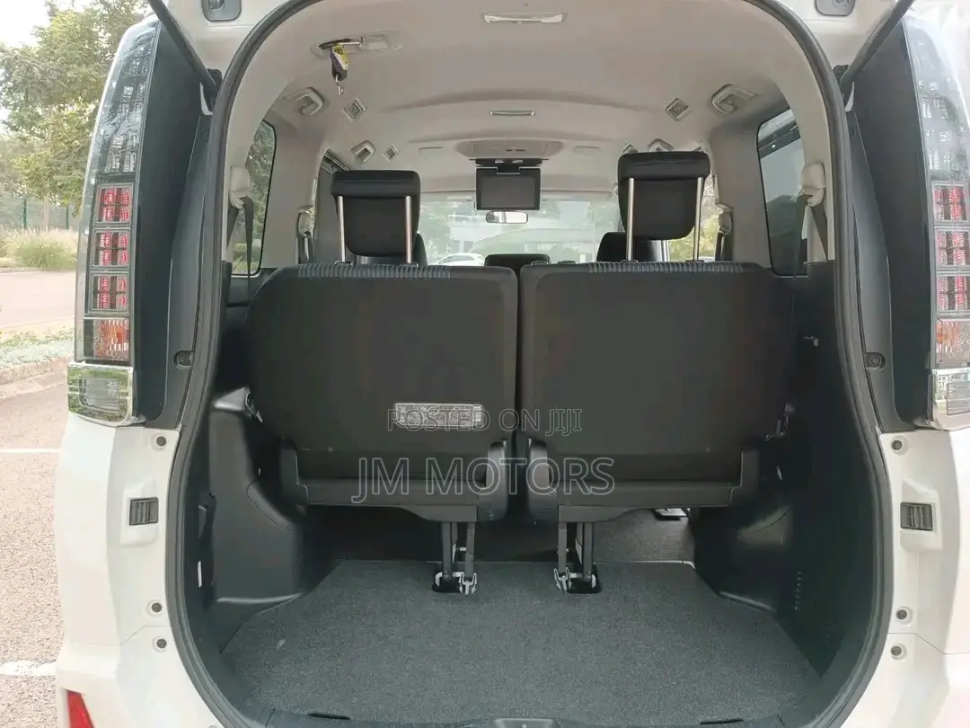 Toyota Voxy 2016 White