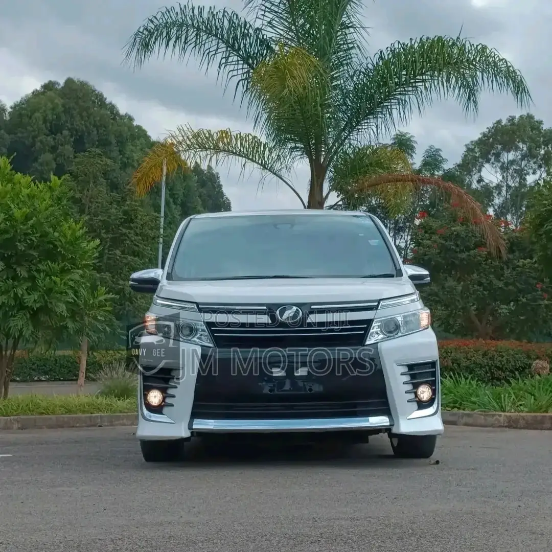 Toyota Voxy 2016 White