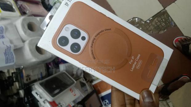 Leather Back Cover for Apple iPhone 14 Pro, With Magsafe - thumbnail 2