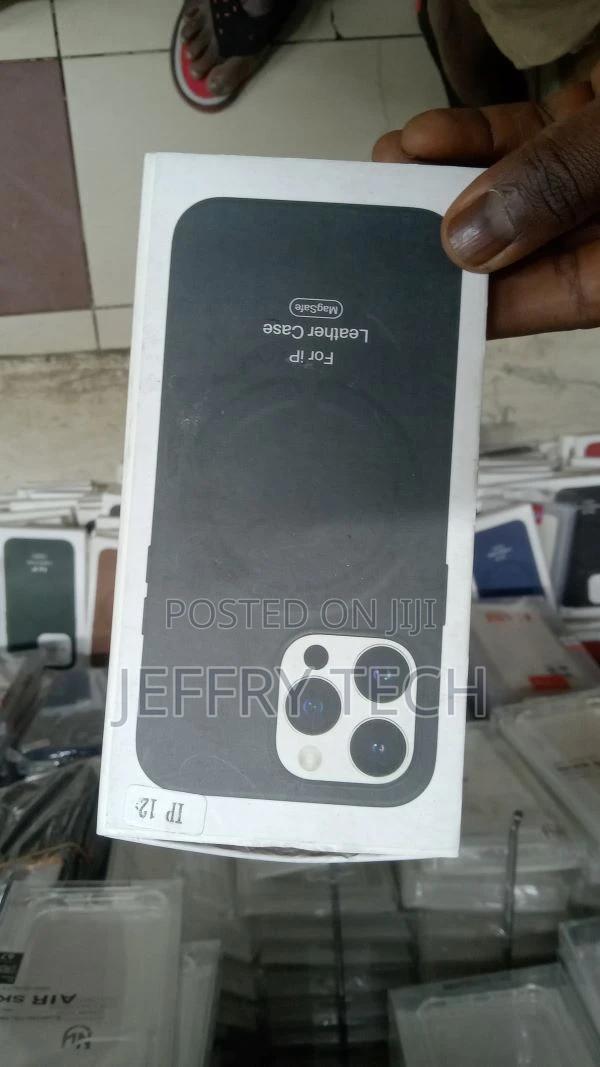 iPhone 12 | 12 Pro Leather Case With Magsafe - Black - main view