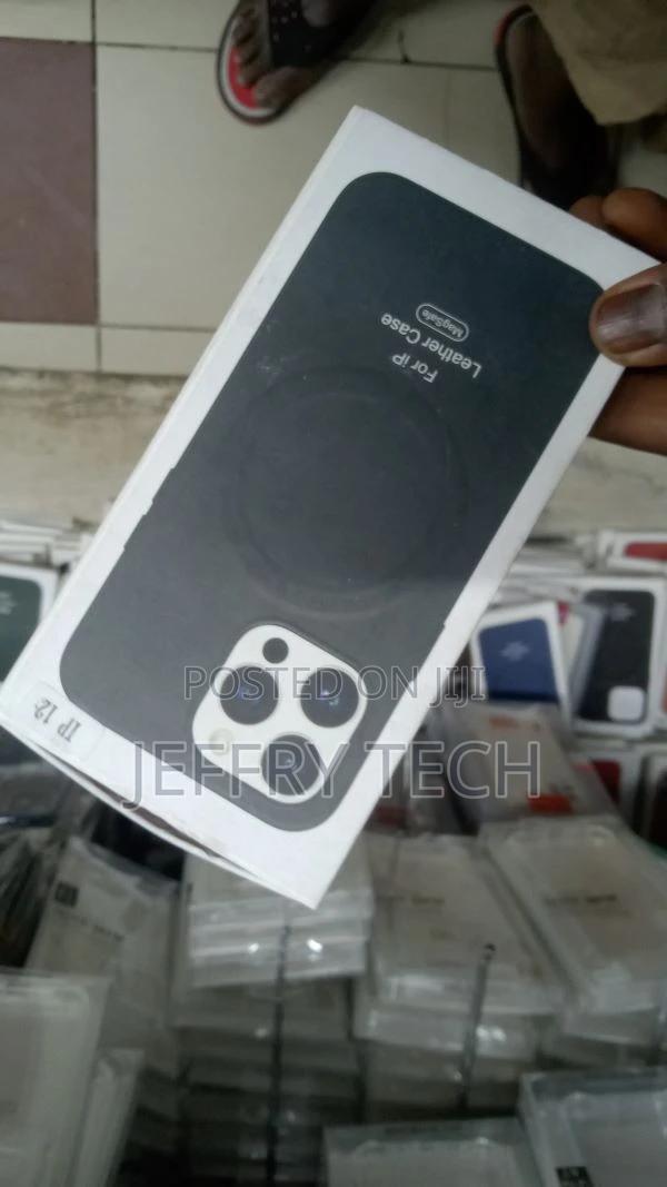 iPhone 12 | 12 Pro Leather Case With Magsafe - Black - thumbnail 3