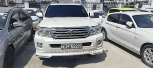 Toyota Land Cruiser 4.6 V8 ZX 2013 White