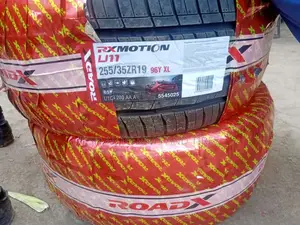255/35zr19 Rx Motion Tire