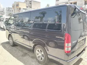 Toyota HiAce 2016 Black