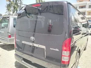 Toyota HiAce 2016 Black