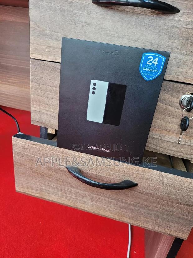 New Samsung Galaxy Z Fold 5 512 GB Rose Gold - thumbnail 4