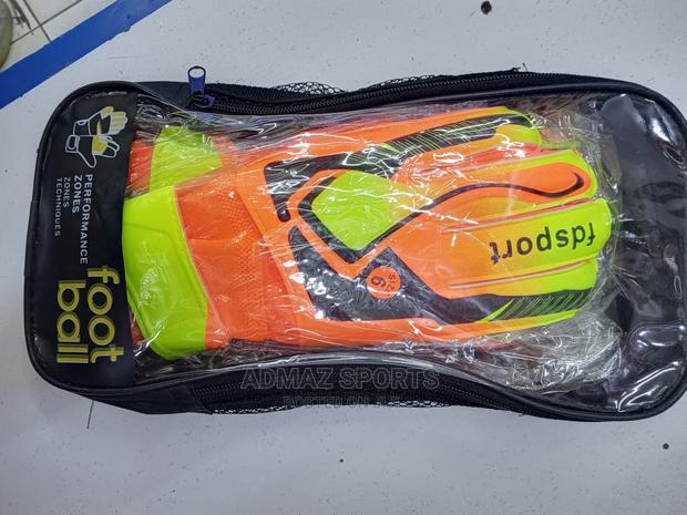 Junior Goalkeeper Gloves - thumbnail 3