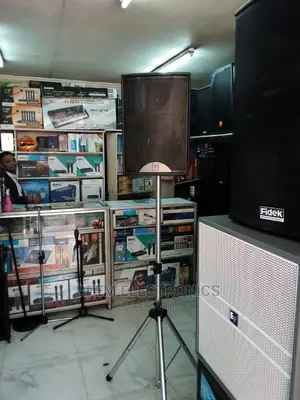 Speaker Martin Audio 12inch With a Stand