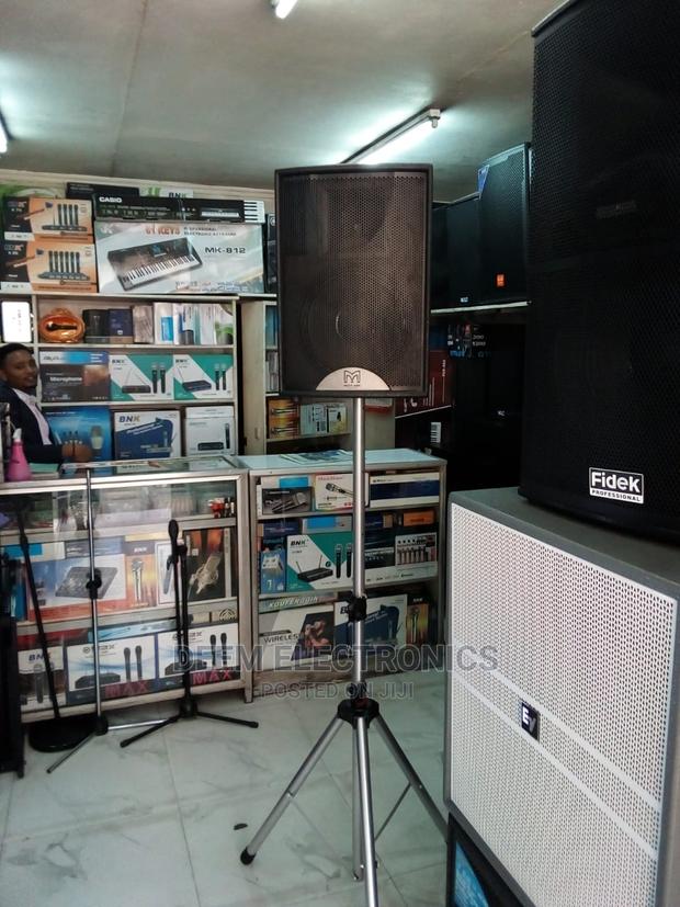 Speaker Martin Audio 12inch With a Stand