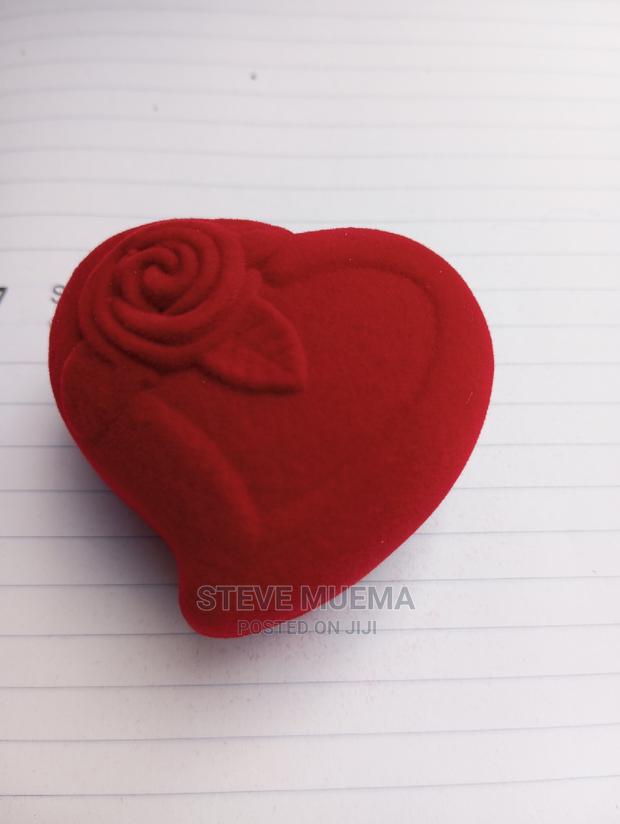 Luxury Velvet Ring Case. - thumbnail 9