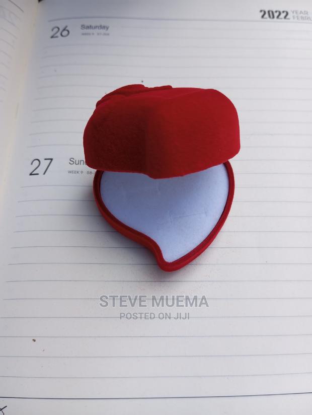 Luxury Velvet Ring Case. - main view