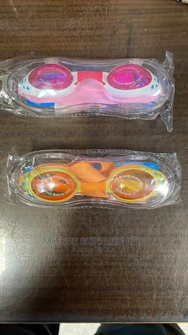 2 Sets of Adjustable Swimming Goggles
