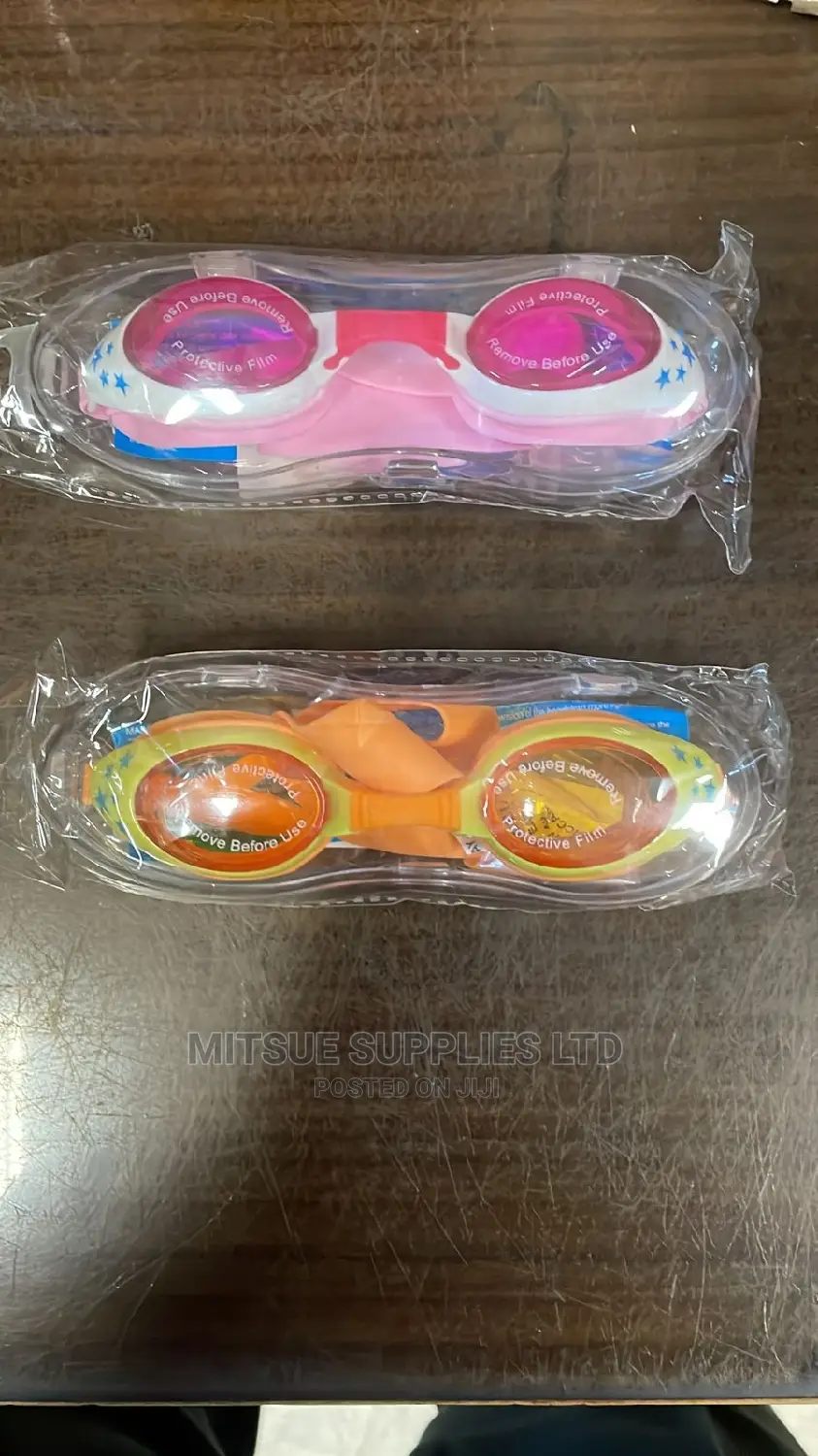 2 Sets of Adjustable Swimming Goggles