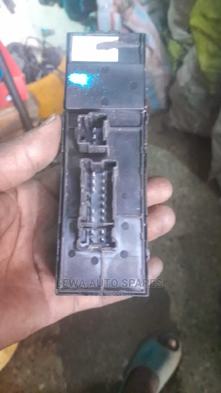 Power Window Switch Subaru BR9