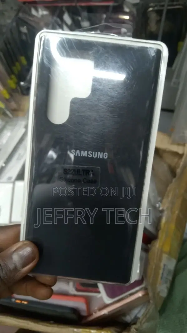 Soft Silicone Black Case - For Samsung Galaxy S22 Ultra