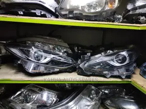 Axela 2015 Xenon Headlights