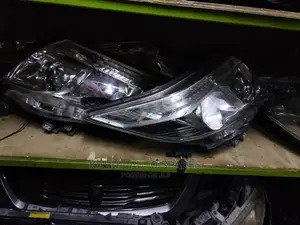 Noah Zr80 2014/2015/2016/2017/2018/2019 Xenon Headlights Black Shade