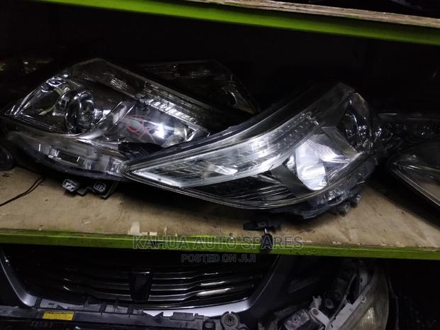 Noah Zr80 2014/2015/2016/2017/2018/2019 Xenon Headlights Black Shade