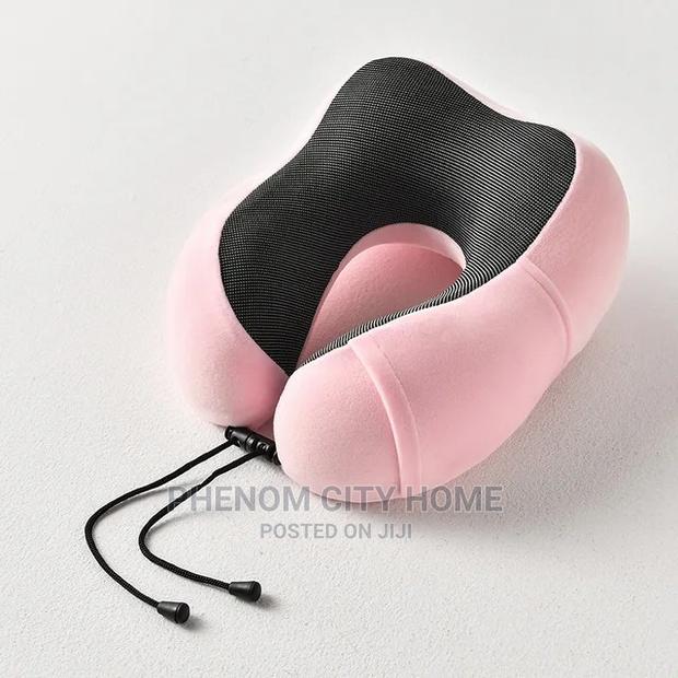 U- Shaped Neck Travelling Pillow - thumbnail 2