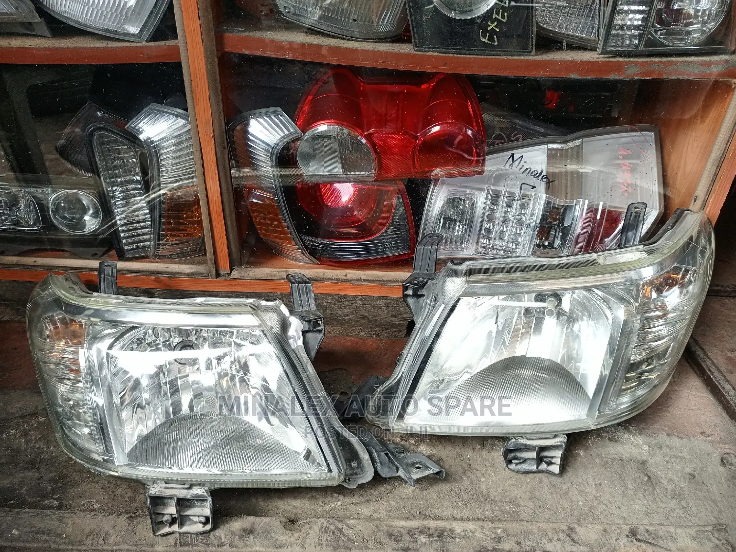 Hilux Vigo 2012 Model (BLACK Reflector)