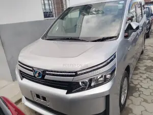 Toyota Voxy 2016 Silver