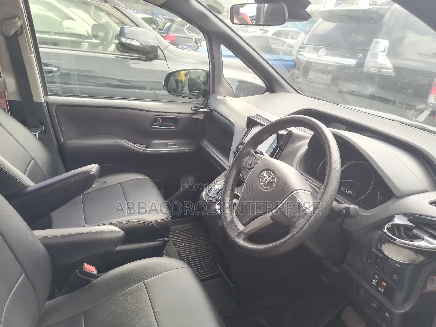 Toyota Voxy 2016 Silver