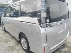 Toyota Voxy 2016 Silver