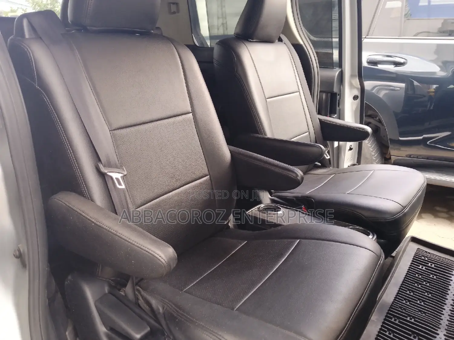 Toyota Voxy 2016 Silver