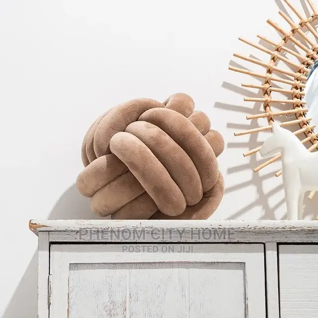 Stylish Knot Pillow