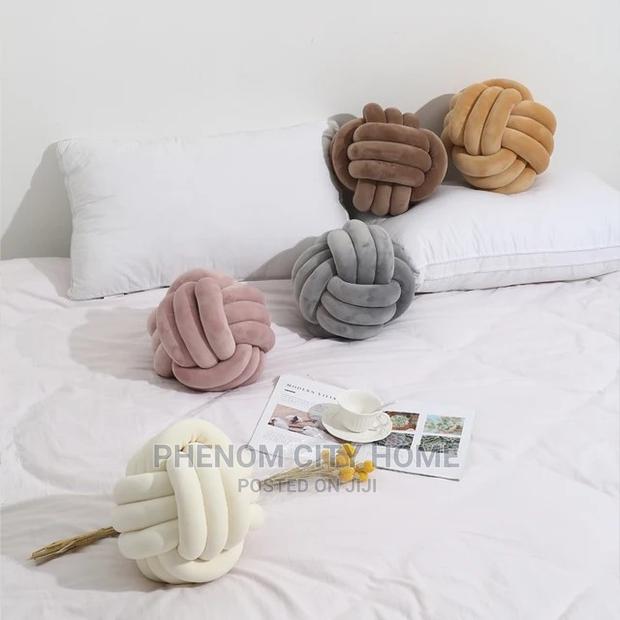 Stylish Knot Pillow
