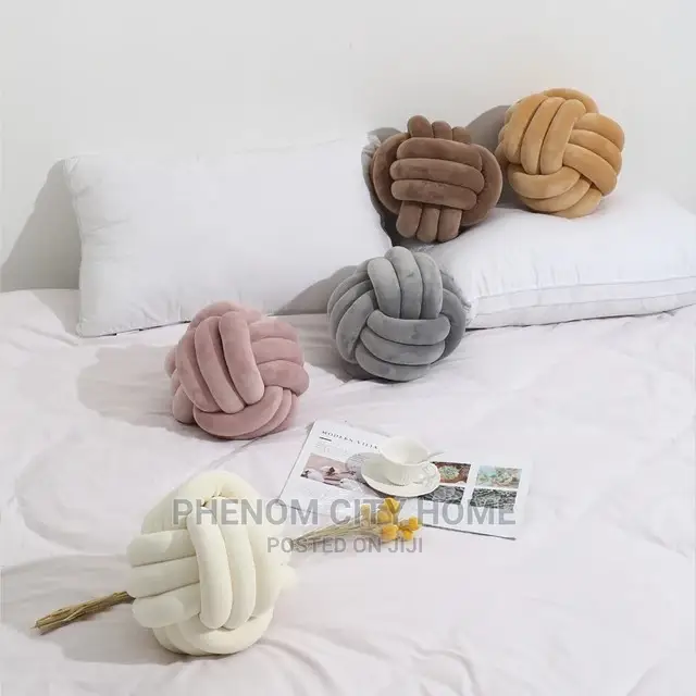 Stylish Knot Pillow