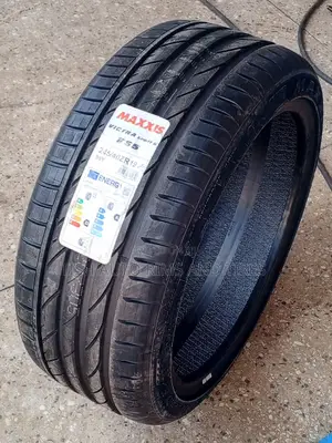 245/40zr19 Maxxis Vs5